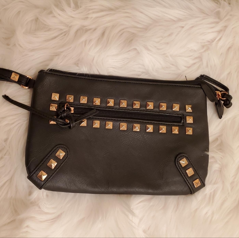 BLACK STUDDED DESIGN PURSE